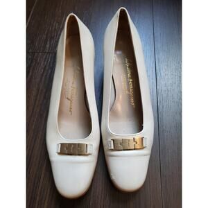 Salvatore Ferragamo Made in Italy Sz 8 Cream-White Color Luxury Women shoes Nice